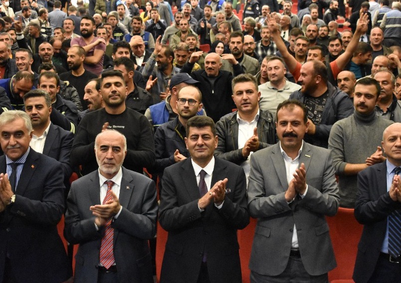 Erzurum Büyükşehir Belediyesi’nde Toplu İş Sözleşmesi Sevinci Yaşanıyor.